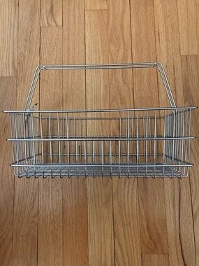 NWT Design Ideas™️ La Crate 
Portable Steel Tote Basket w/handle, chrome